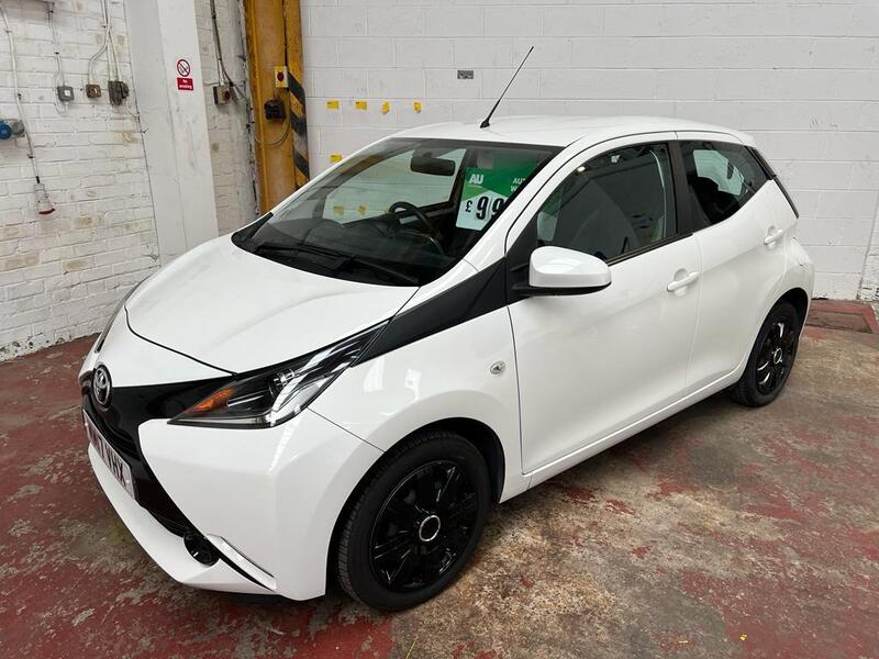 TOYOTA AYGO 1.0 VVT-i x-play 