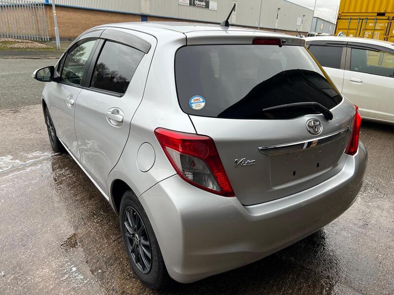TOYOTA VITZ