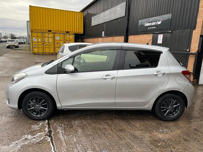 TOYOTA VITZ