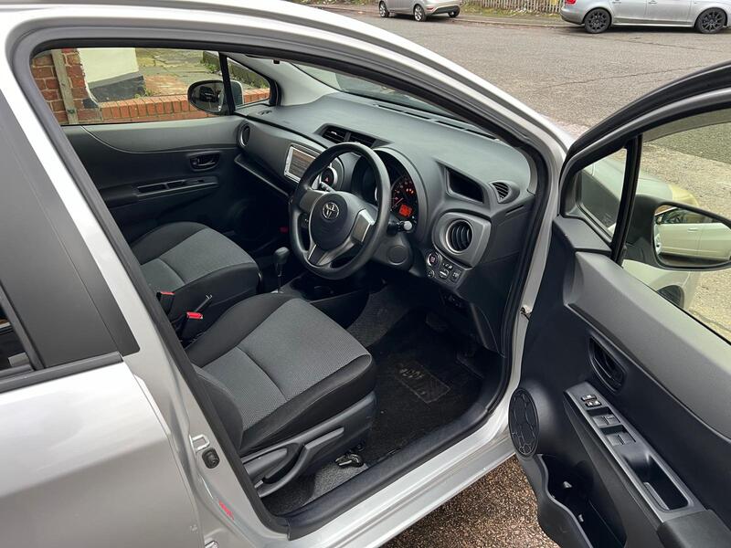 TOYOTA VITZ