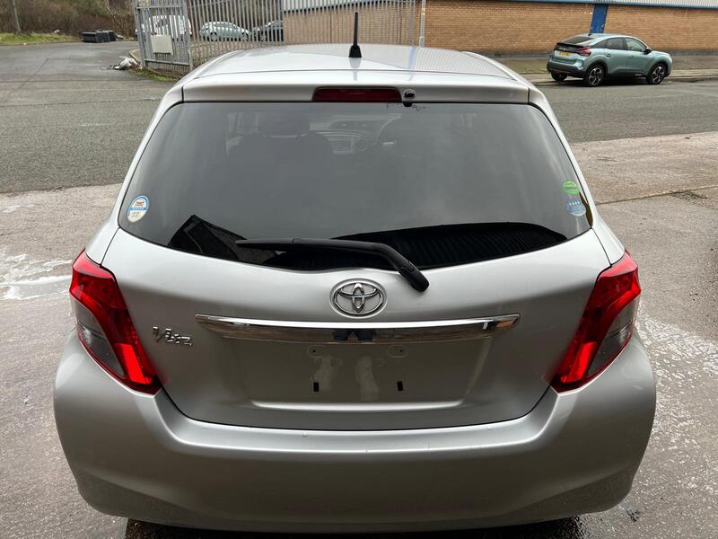 TOYOTA VITZ