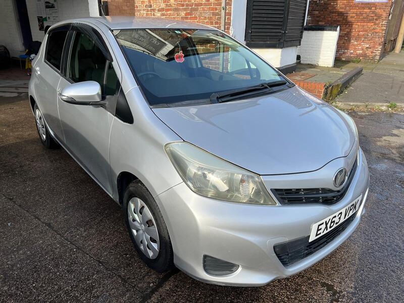 TOYOTA VITZ