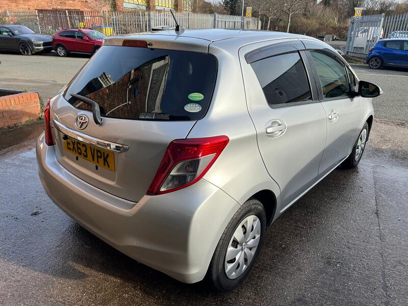 TOYOTA VITZ
